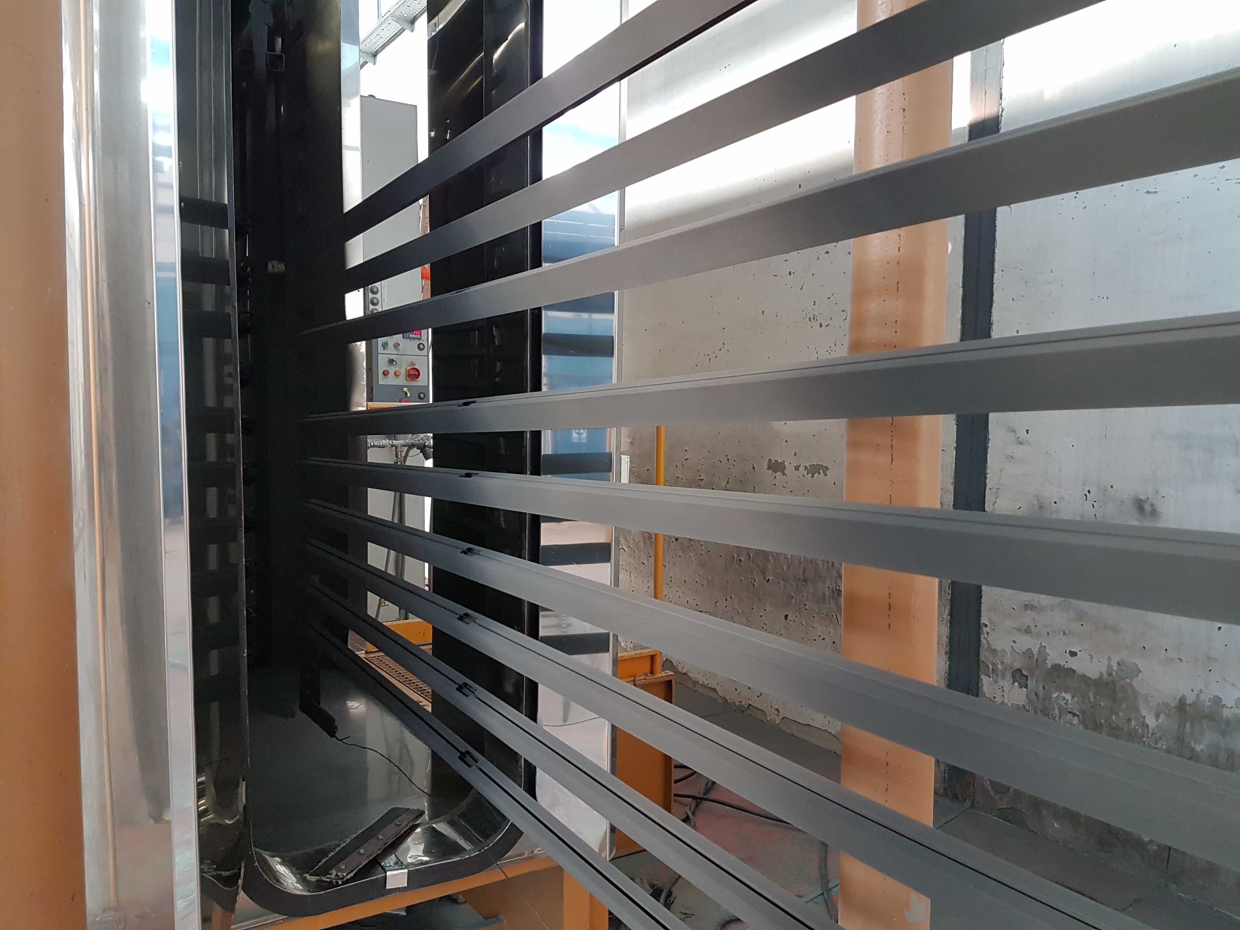 plastifikacija aluminija profil ulaz u peć kontrolirani proces qualicoat sustav