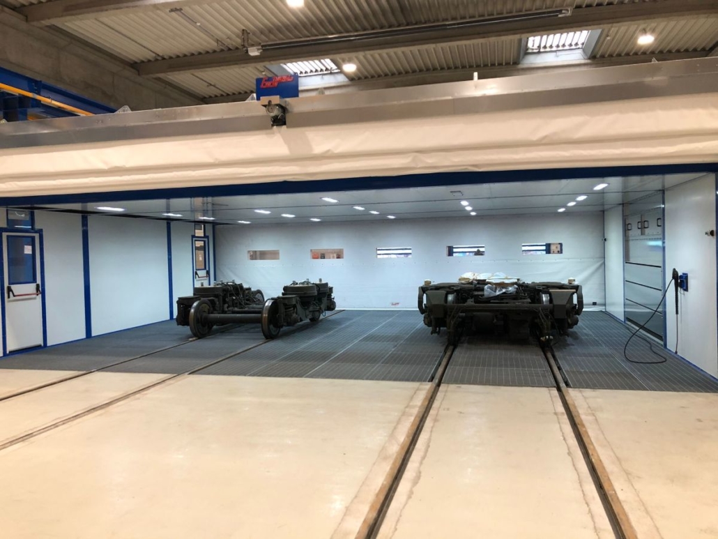 Ručna kabina za pranje metalnih dijelova s visokotlačnim peračem i zatvorenim ciklusom tekućine