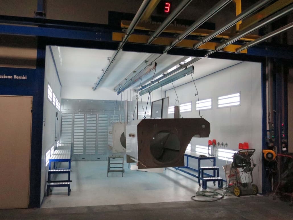 Usisni filtracijski zid za plastifikaciju i nanošenje boje u prahu u industrijskoj lakirnici